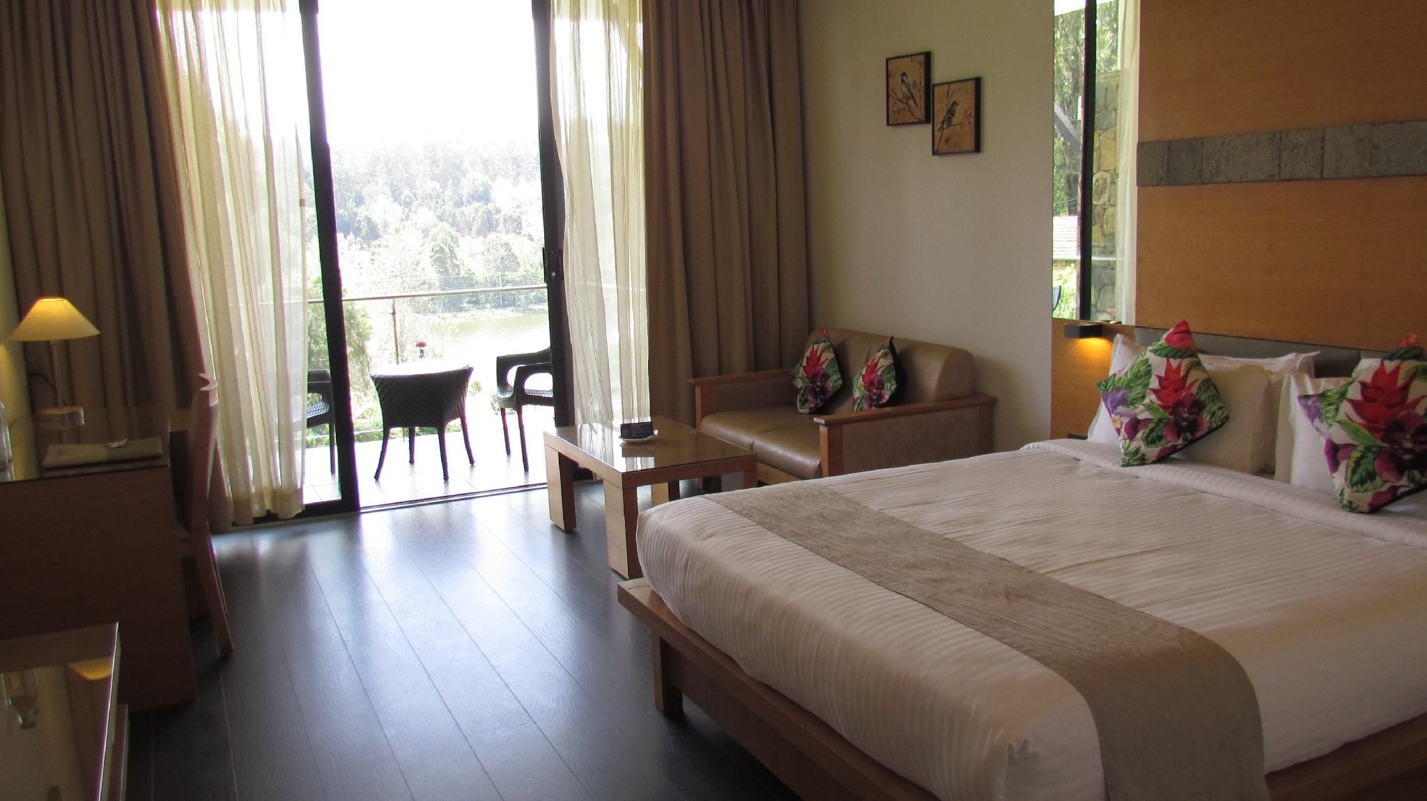 Lake View Double Room with Balcony