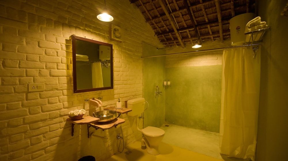 Camp Land's End Deluxe Cottage 6