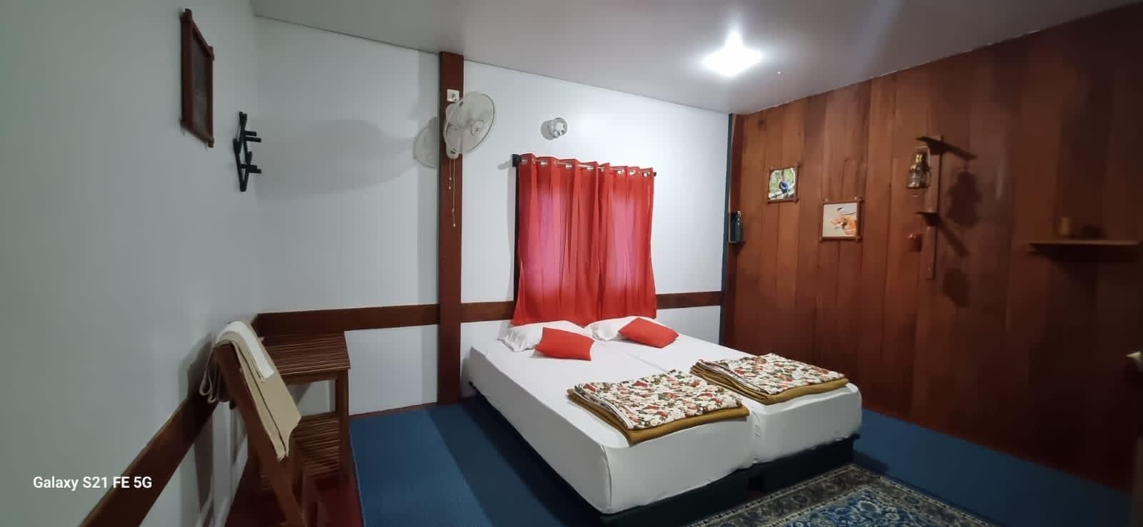 Whispering Willows - A Wandertrails Showcase Cabin Double Room