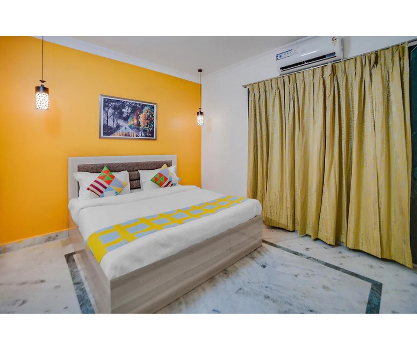 Galaxy Grand B&B Deluxe AC Room