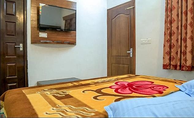 Deluxe Room (2 Adults + 1 Child)