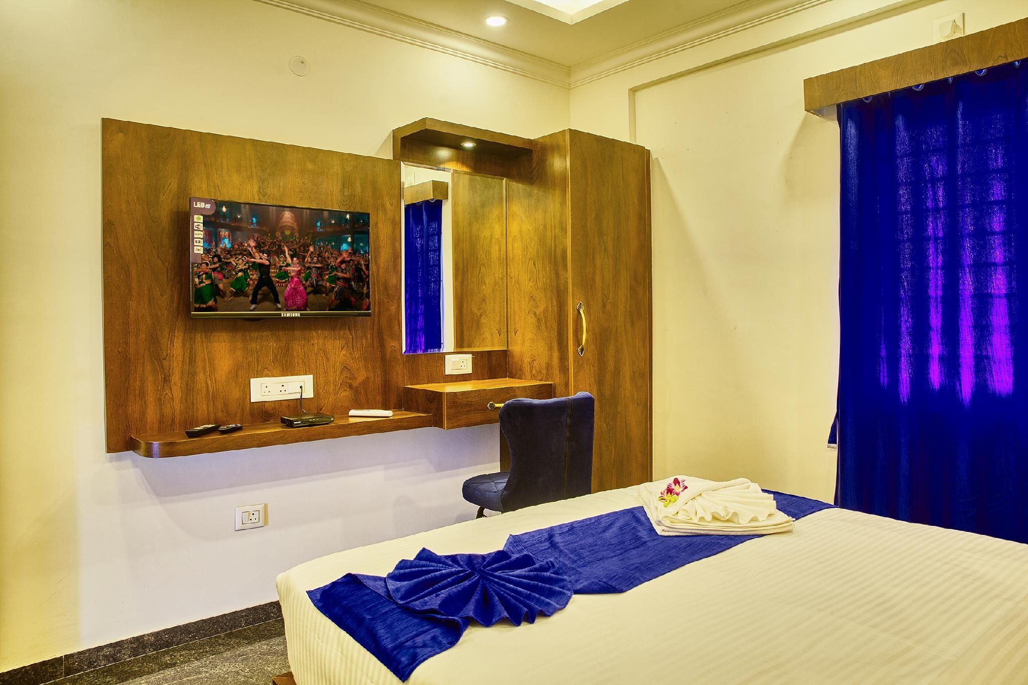 SM Royal stay Standard Room