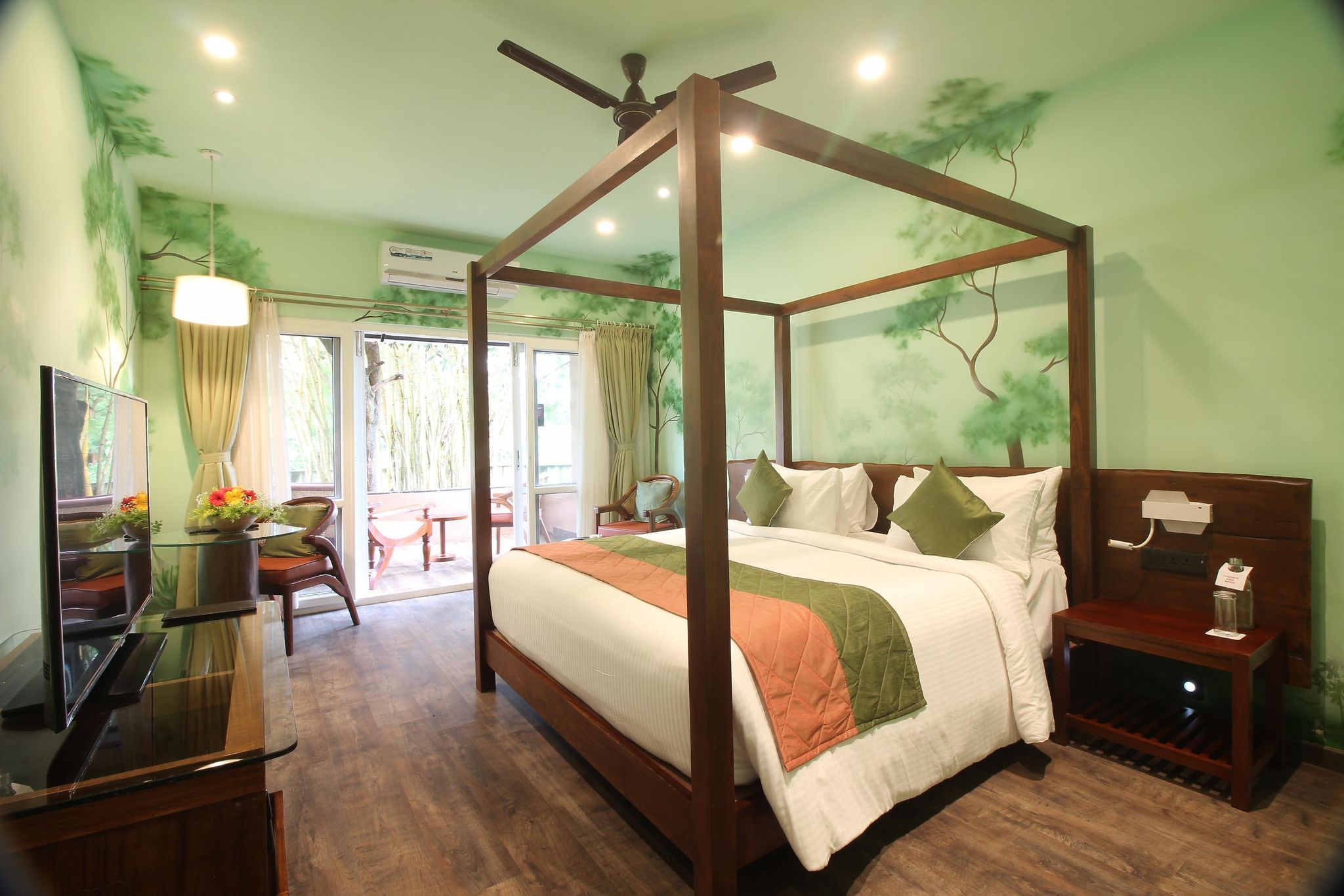 Courtyard Room
