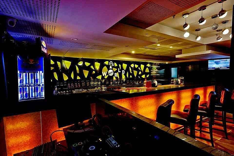 bar/lounge
