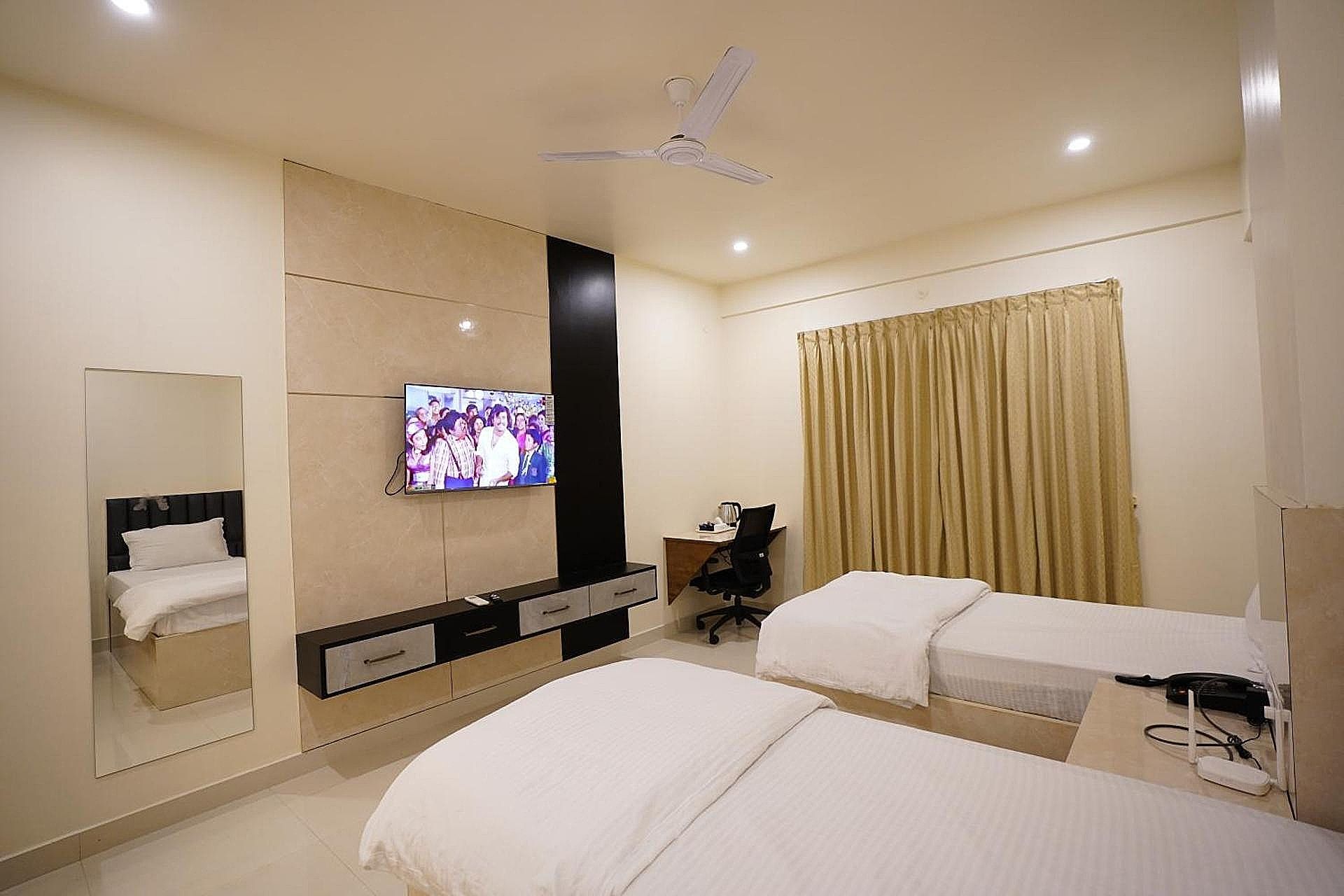 Deluxe Double Room With Private Bathroom