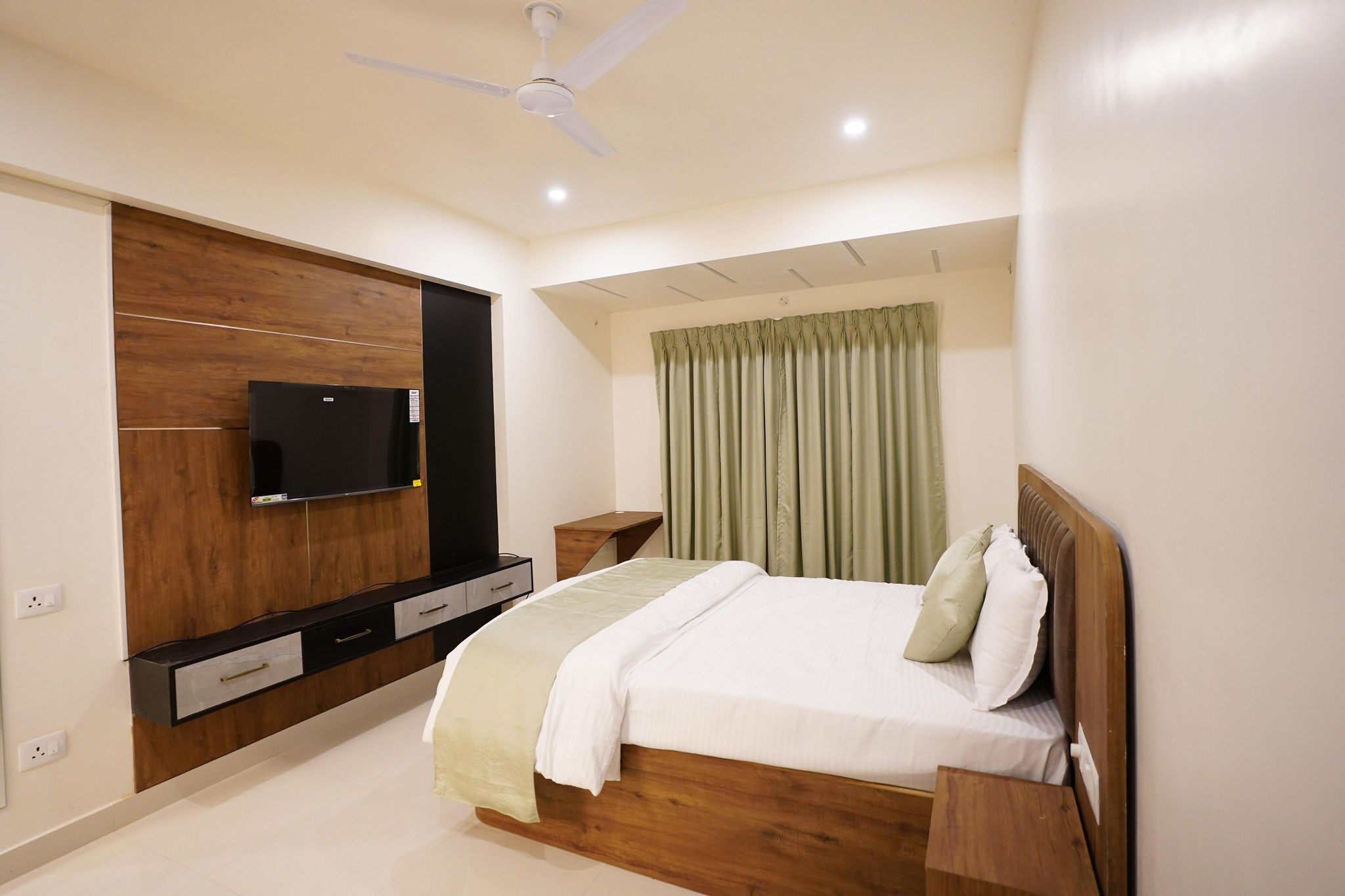 Deluxe Double Bed Room