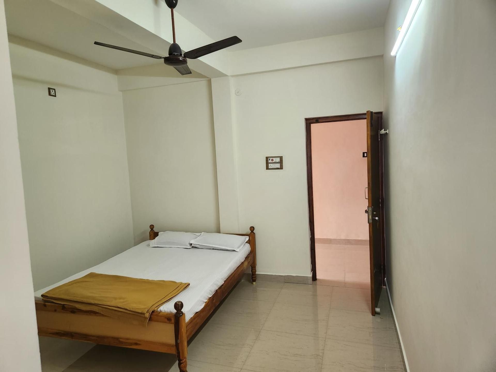 Raja Rani Mahal Ac  Standard Single Room - Non-Smoking 2