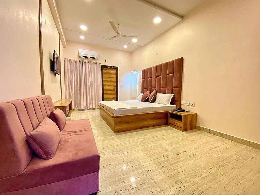 Aarzoo Stays Agra Standard Room