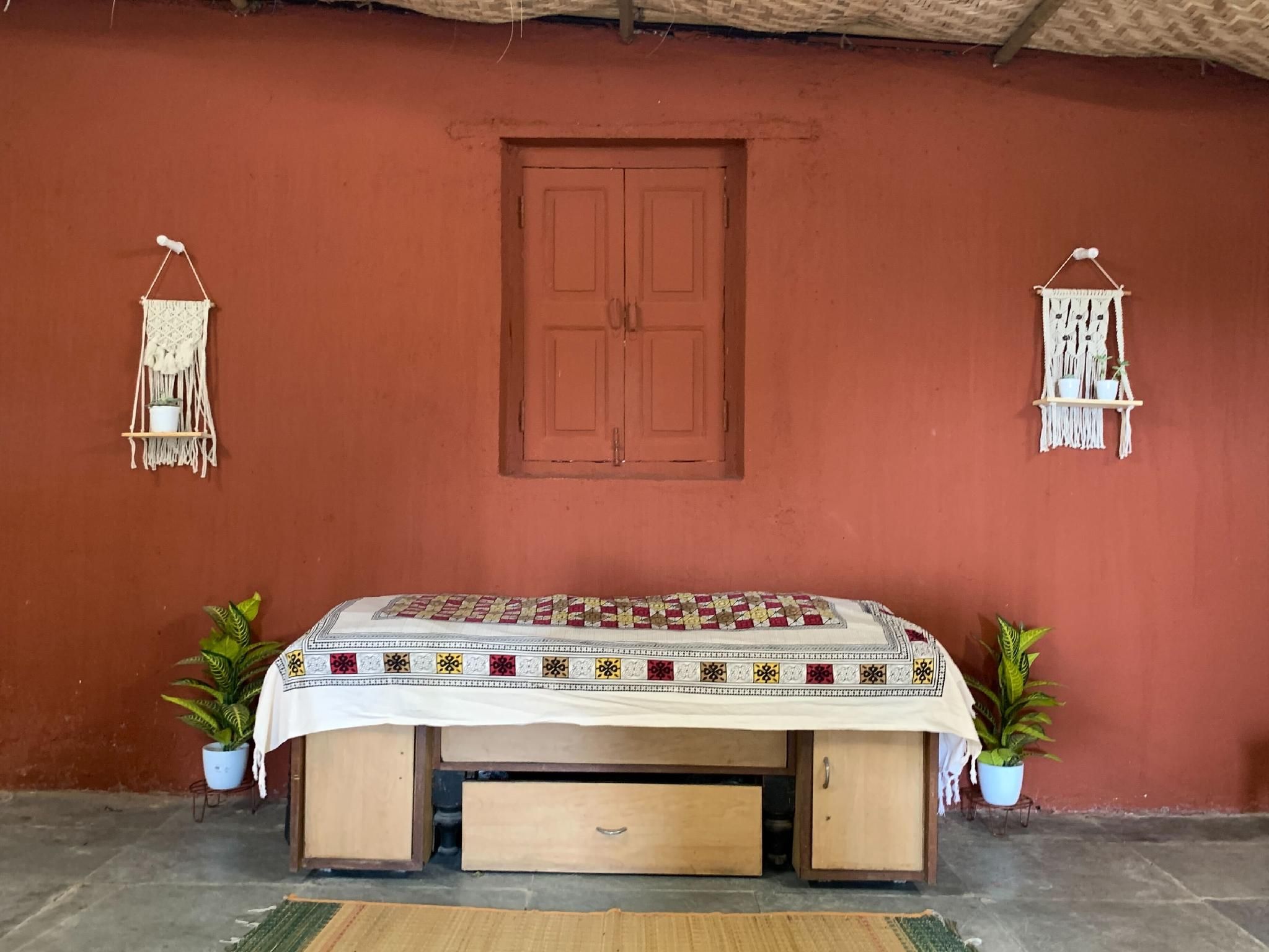 shared lounge/tv area