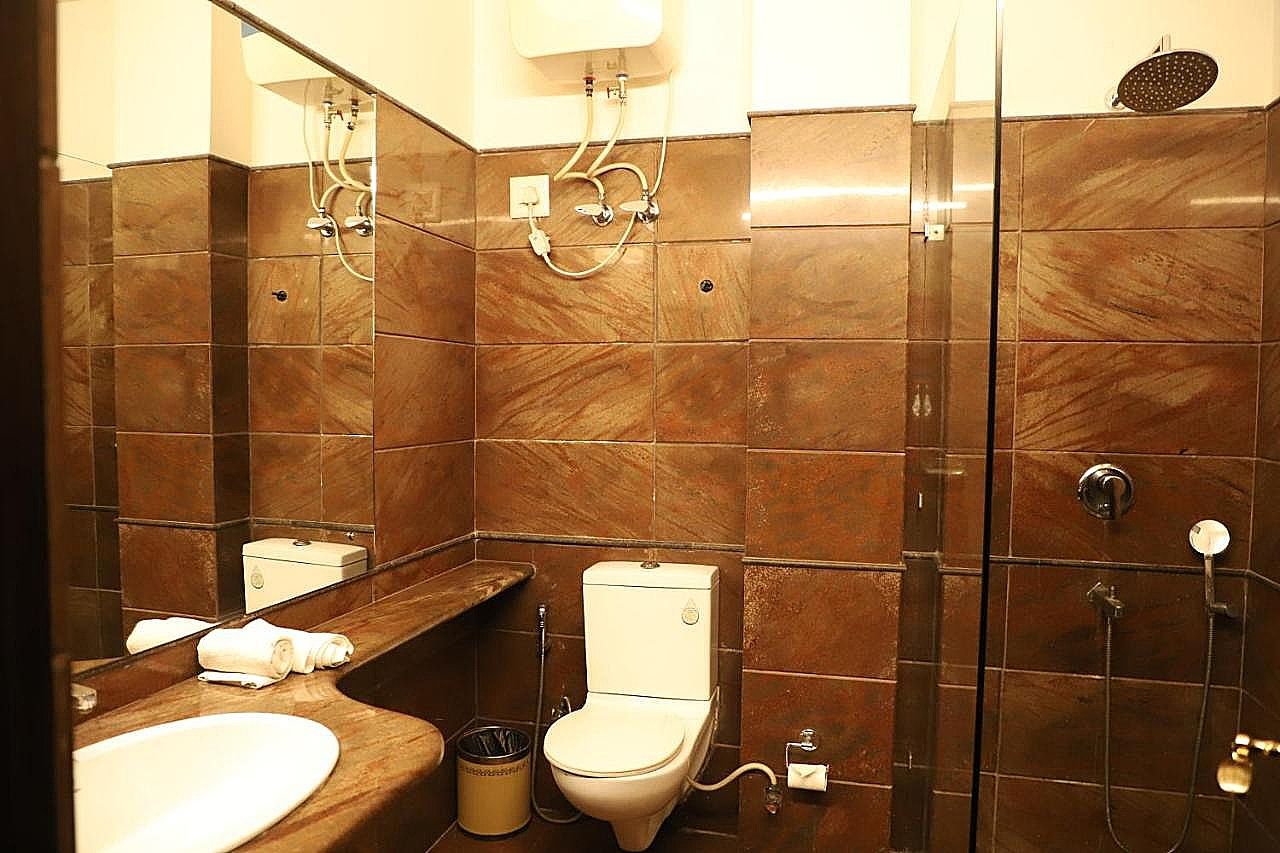 LElegant Hotel & Banquets by Ace Manor Deluxe Twin Bed 3