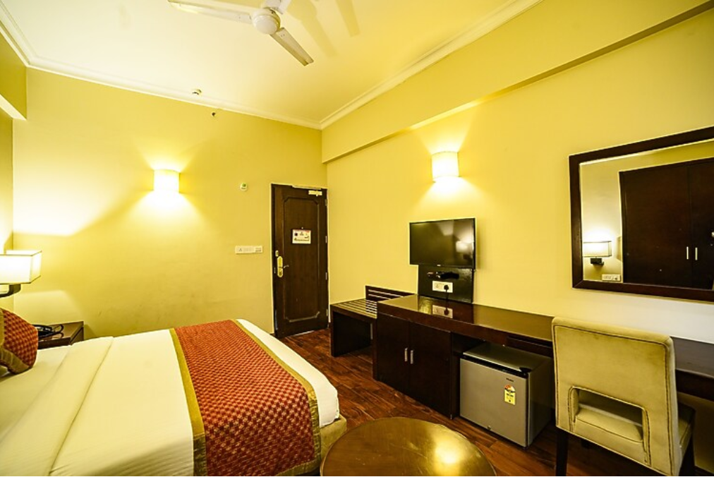 Day Use Room for 6 Hours, From 10 AM to 6 PM