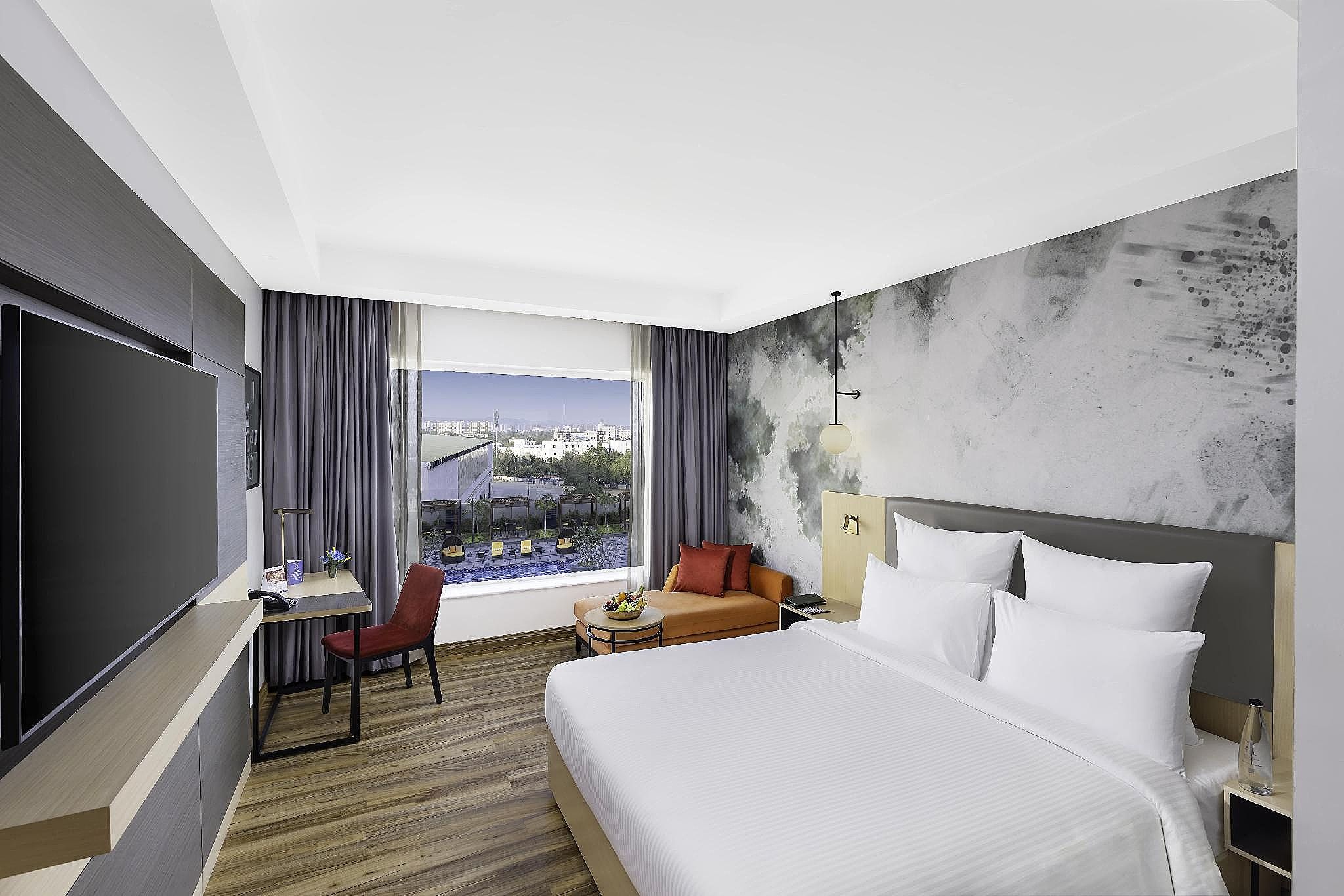 Superior Non Smoking Room with 1 double bed, Pool side