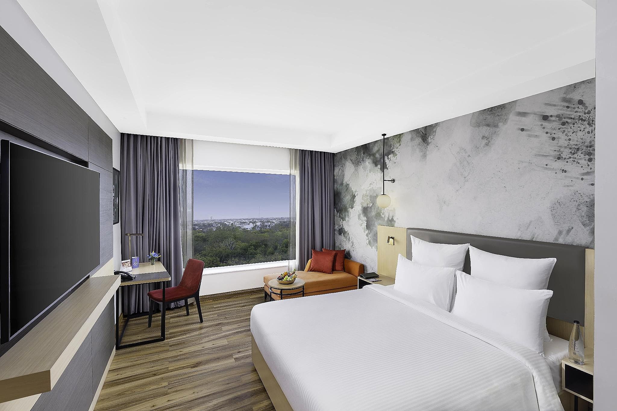 Superior Non Smoking Room with 1 double bed, City side