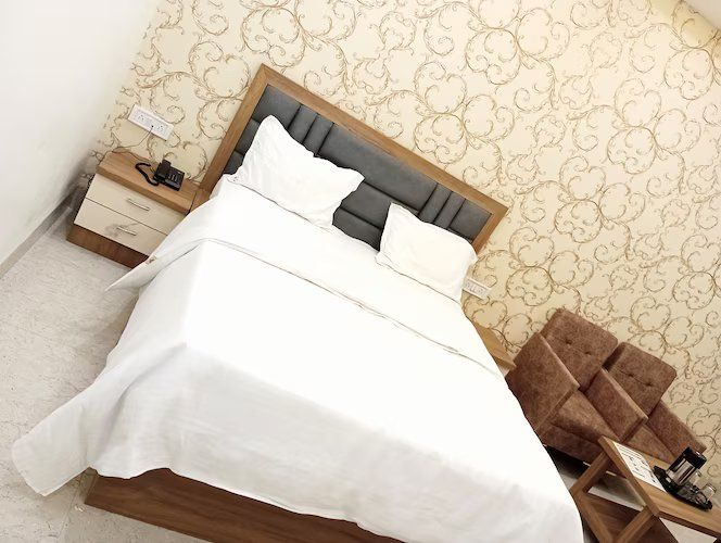 Silver Oaks Inn Standard Room 7