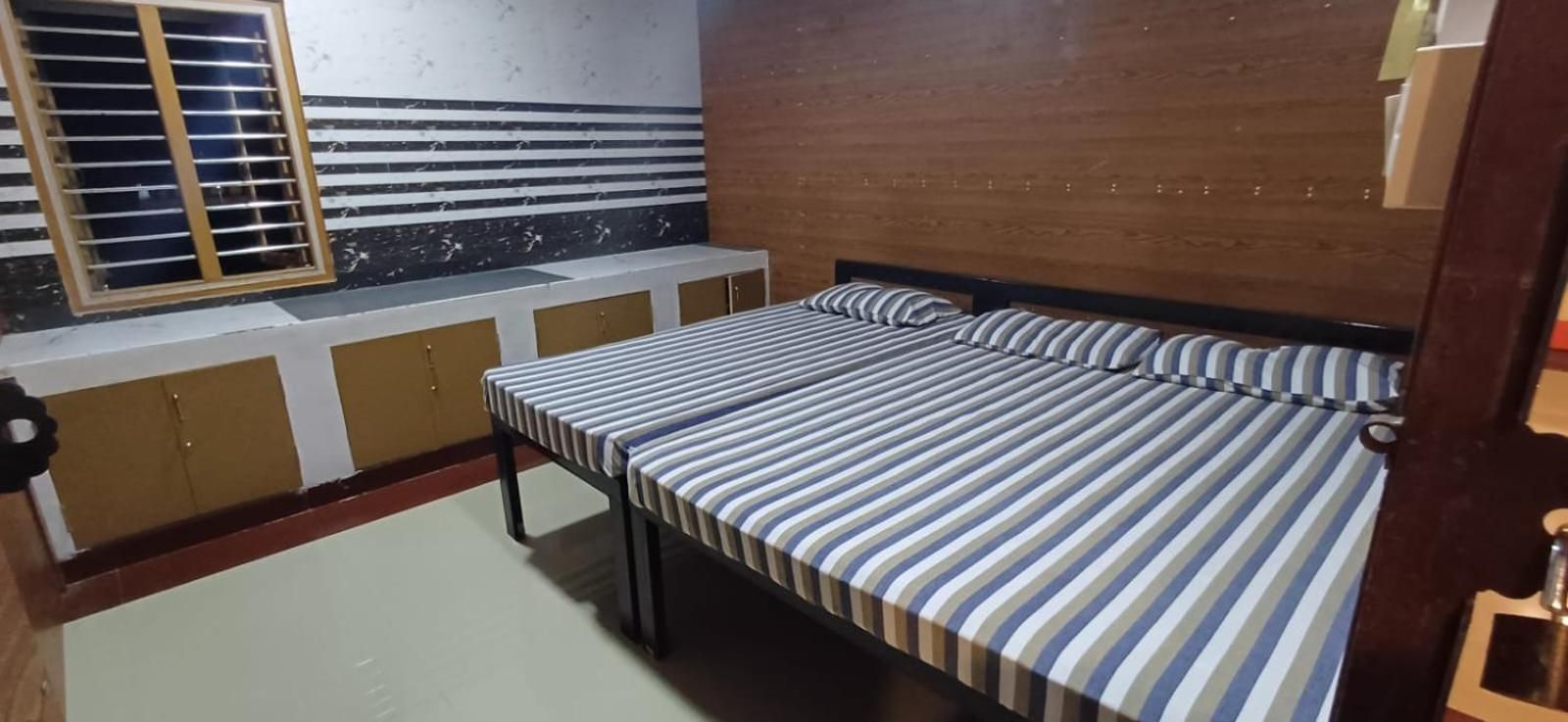 Economy Triple shared facilities
