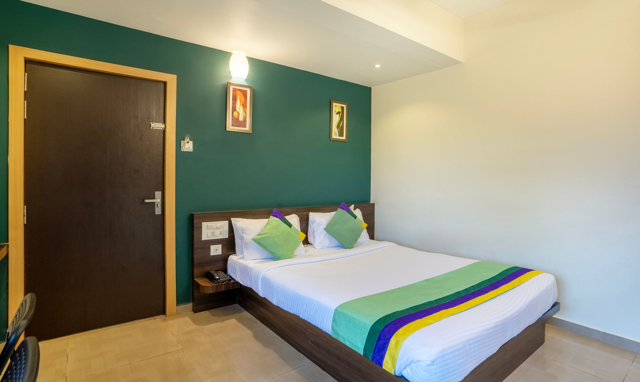 Itsy Hotels Vijaya Residency Standard Double Room 4