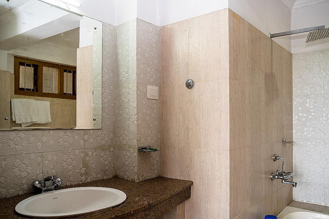 Super Deluxe (Mountain Facing)