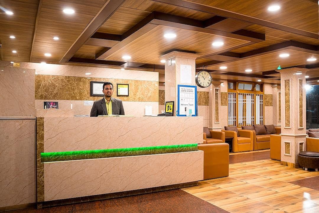 Tateng Retreat Near MG Marg