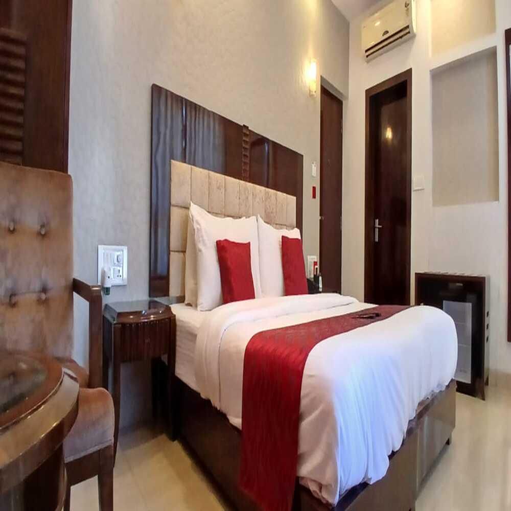 Divine Boutique Hotel, Panchgani Deluxe Room with Valley View