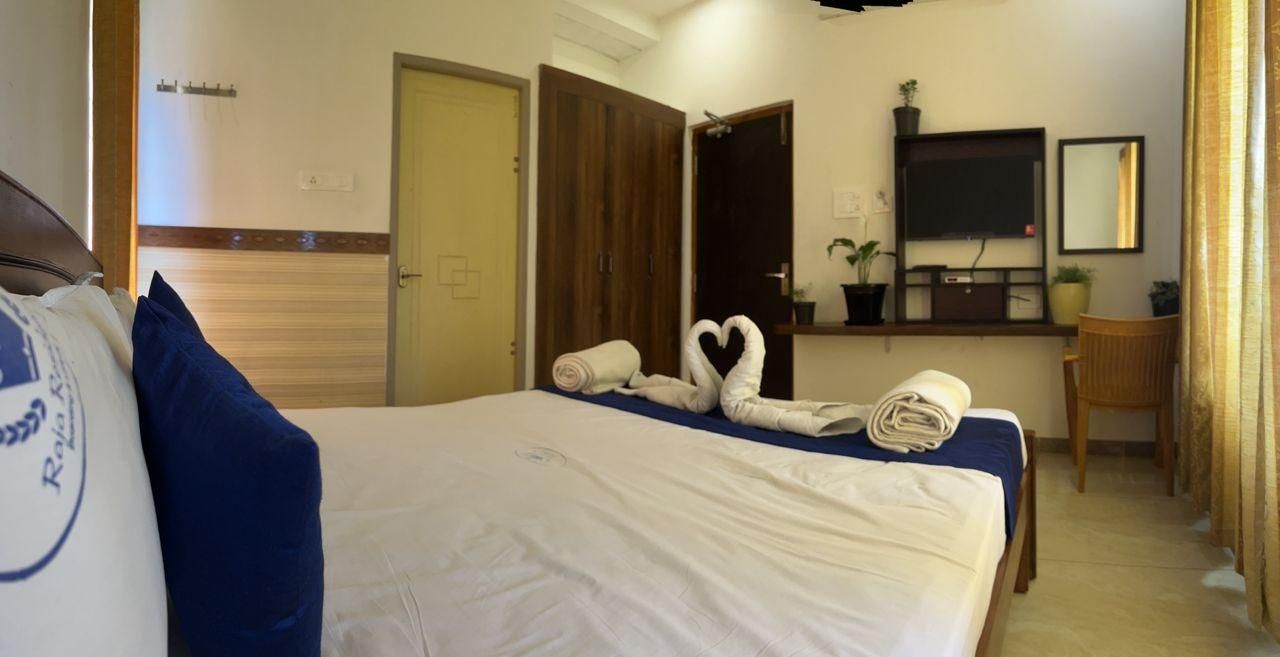Deluxe Double Room (2 Adults + 1 Child)