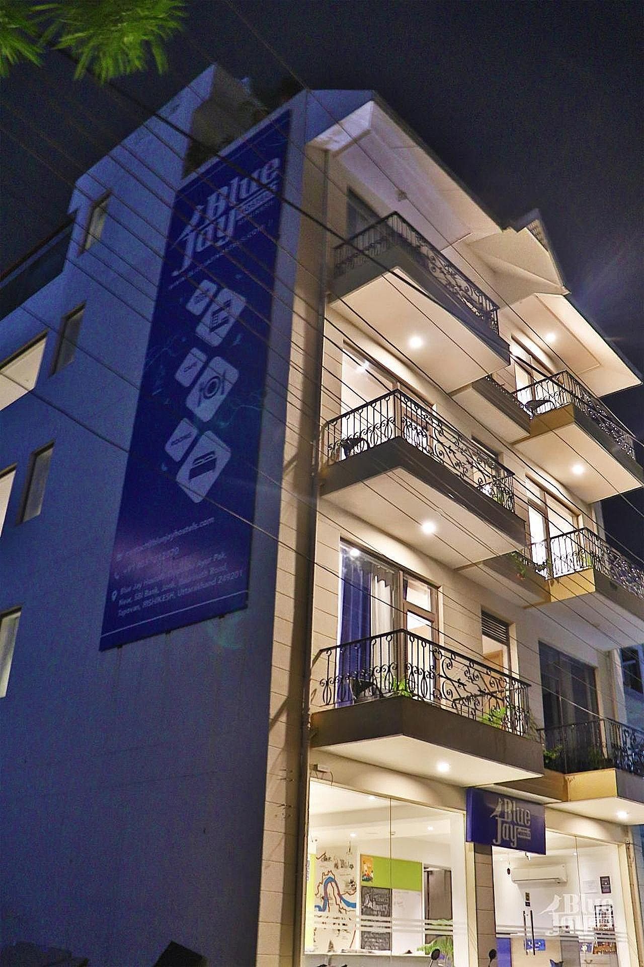 The Blue Jay Hostel - Dorms & Rooms