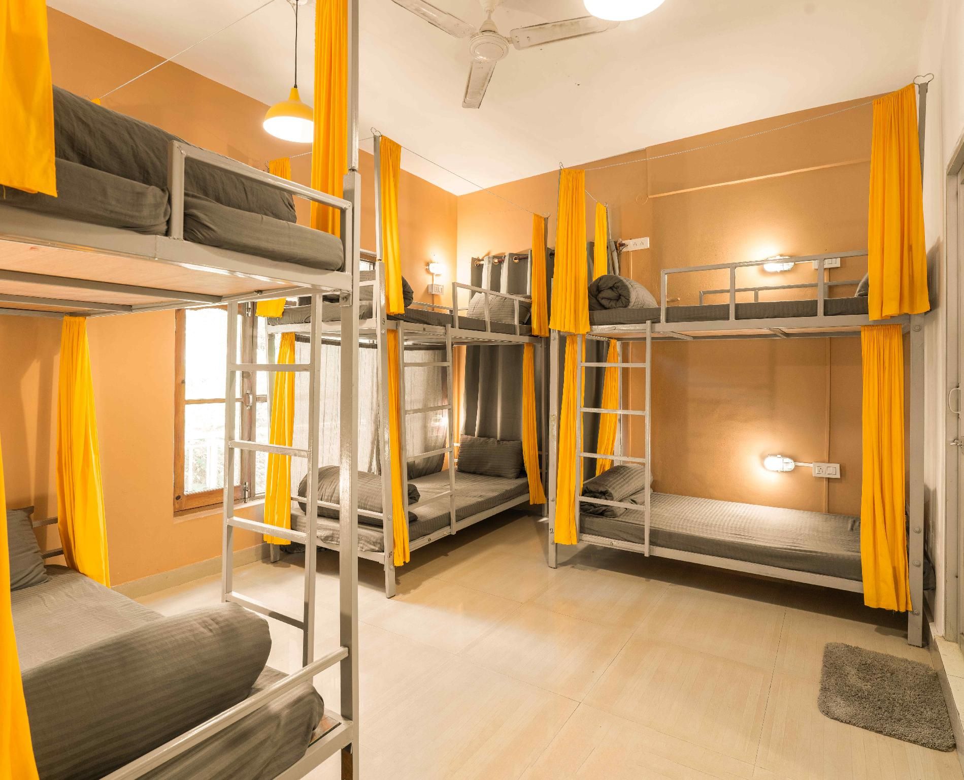 6 Bed Mix Dormitory