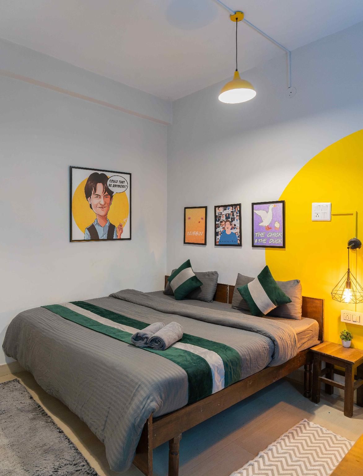 Whoopers Hostel Bir Double Room with Balcony 2