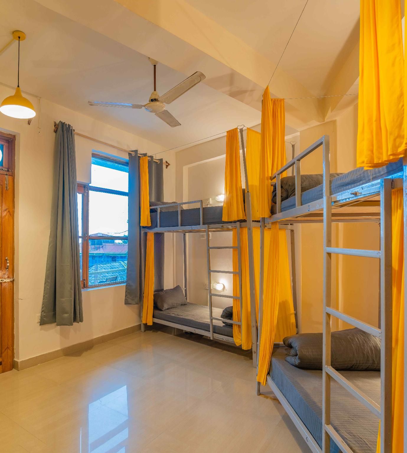 6 Bed Mix Dormitory