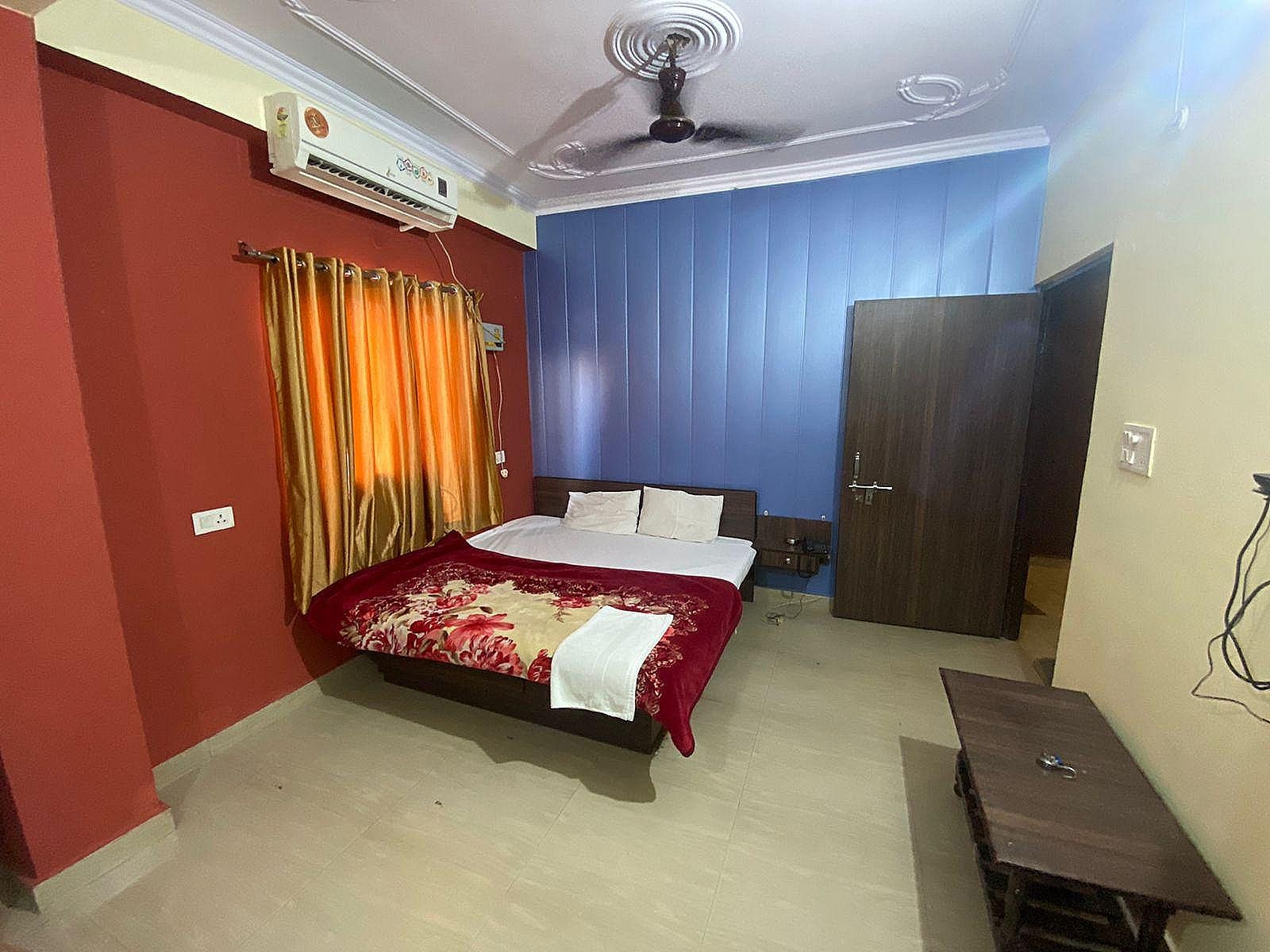 Arvi Guest House Deluxe Double Room
