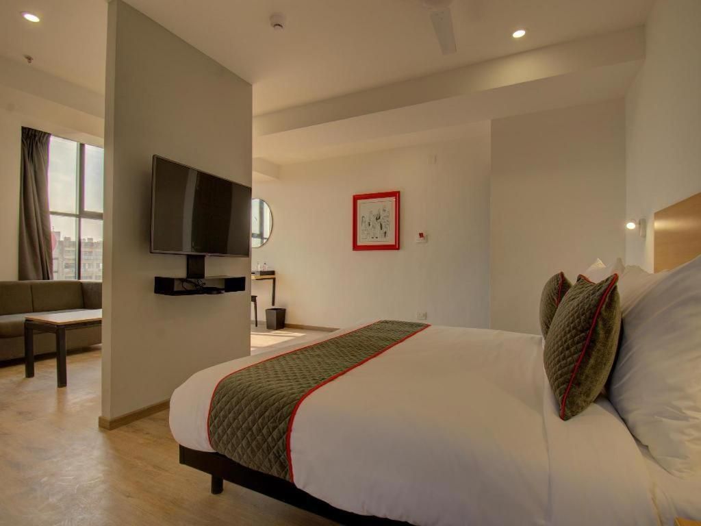 Shared lounge/TV area