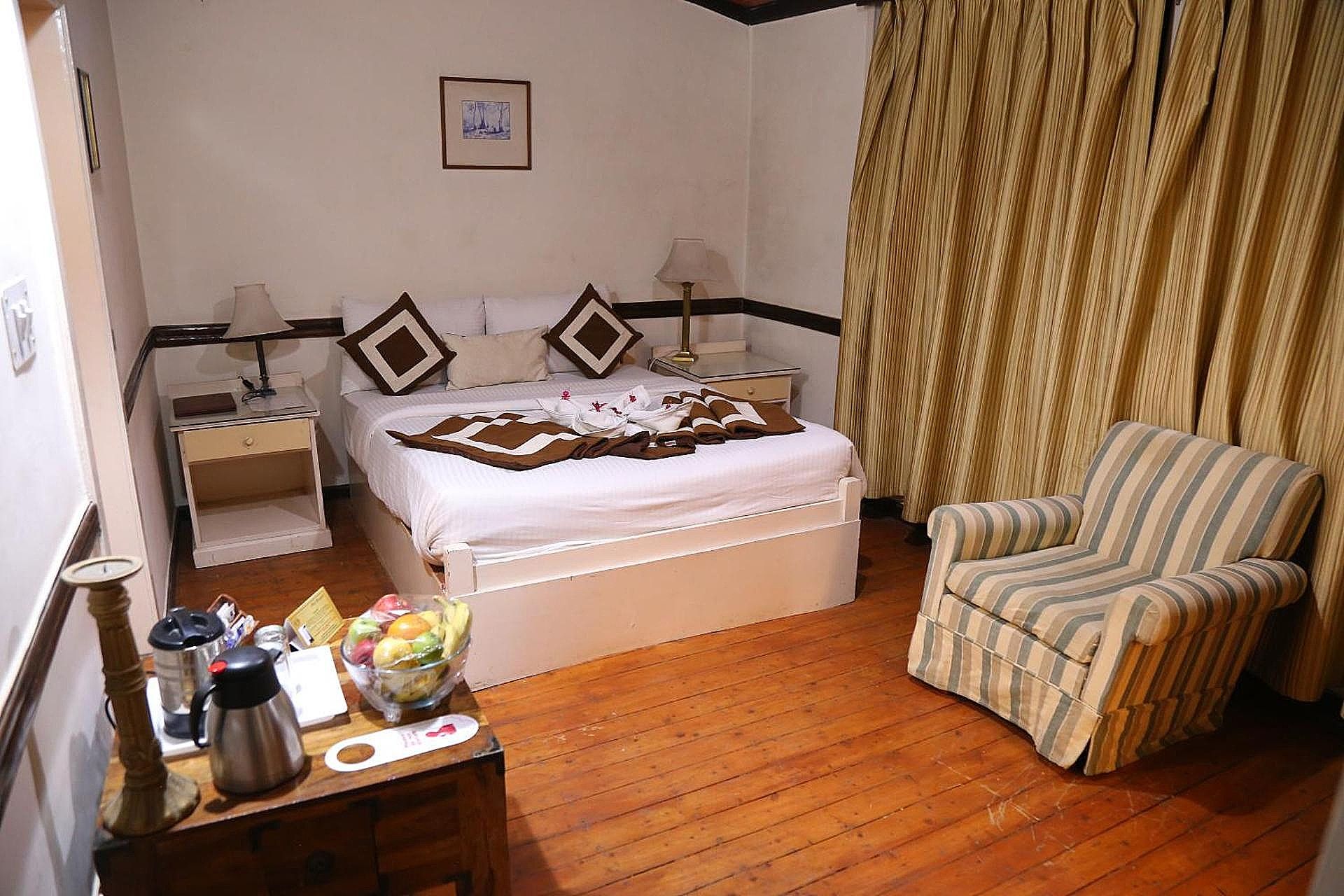Hotel Springfield's Deluxe Room with Breakfast & Dinner