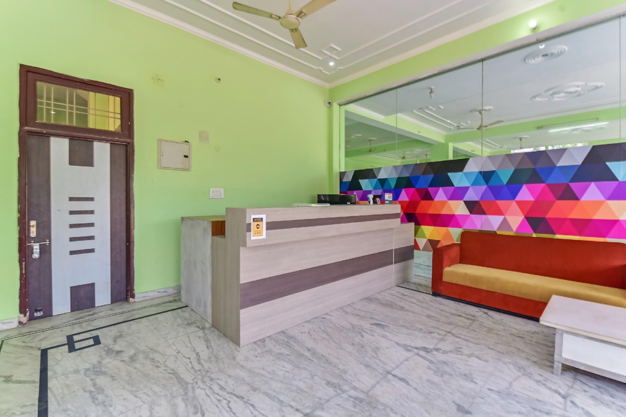 Hotel O S R