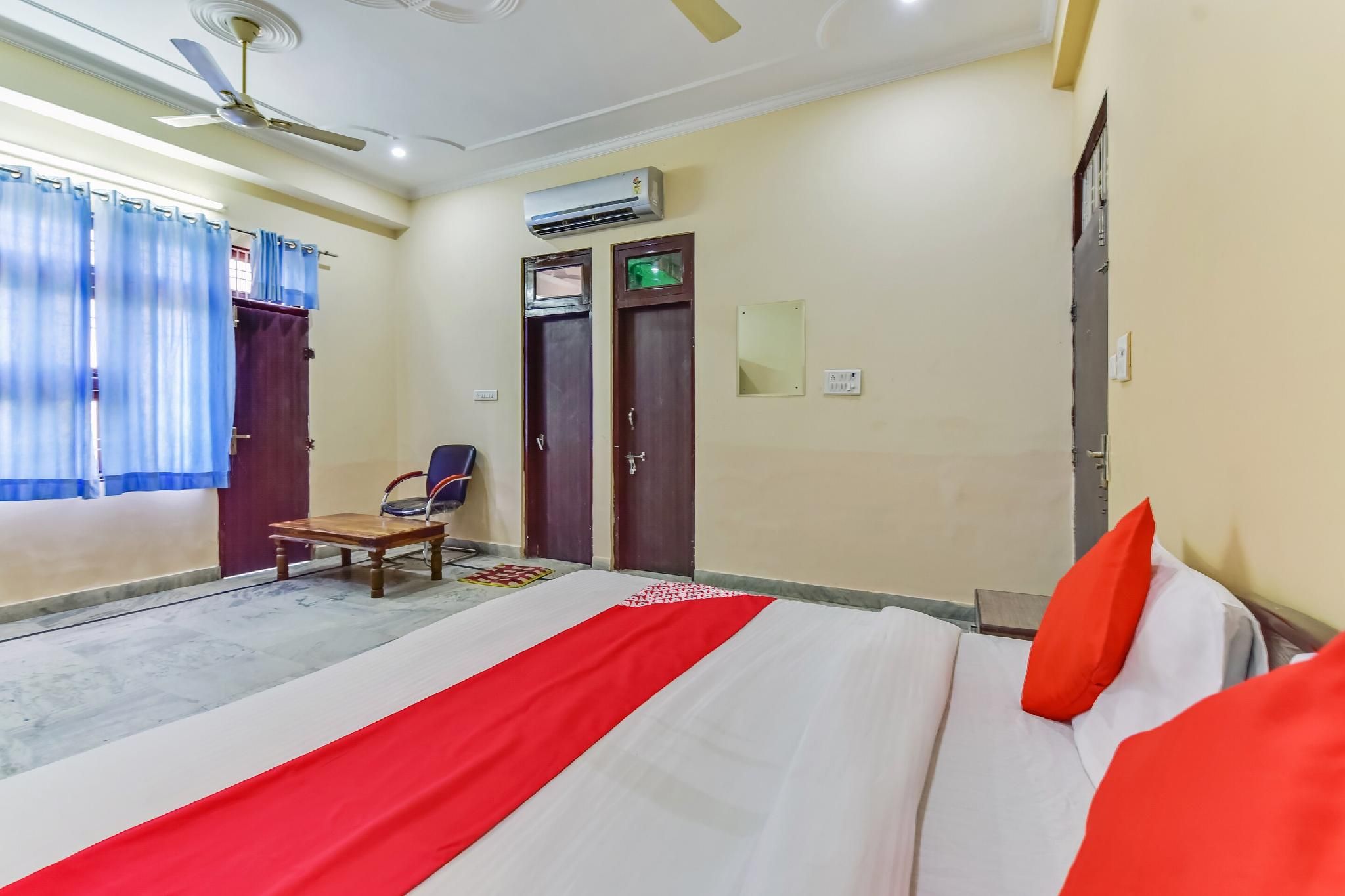 Hotel O S R