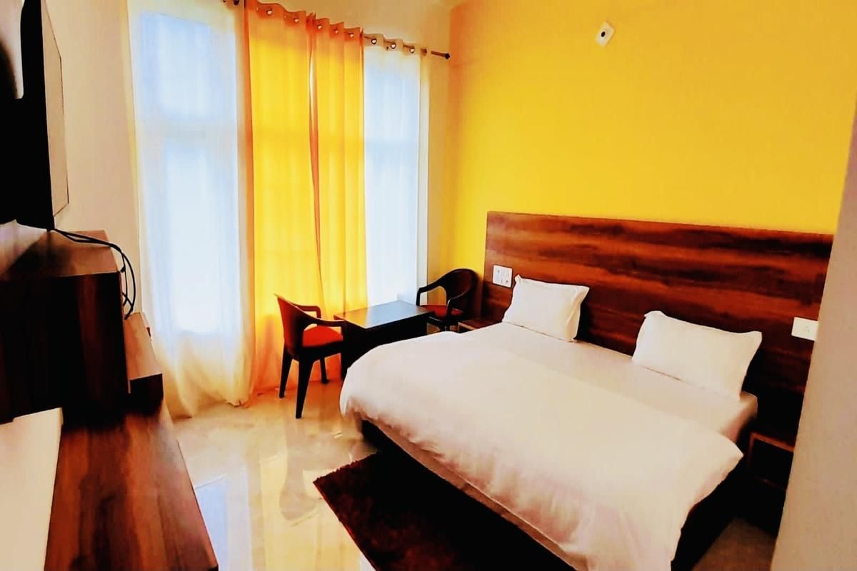 Deluxe Double Bedroom
