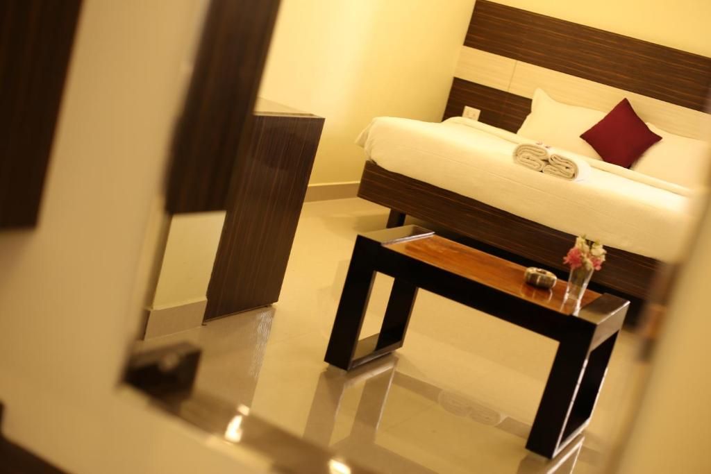 Sri Gnana Vedha Beach Residency Deluxe AC Room 2