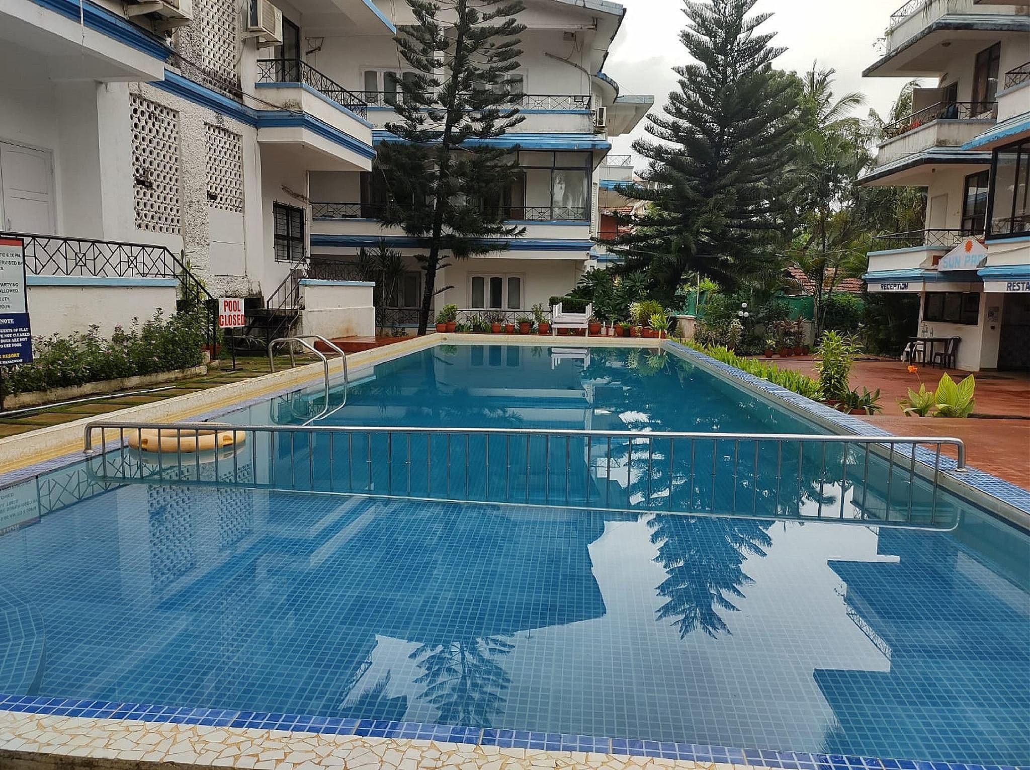 swimming pool