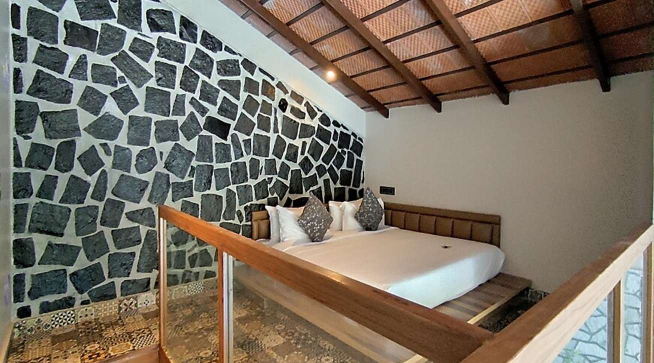 Family Oasis - Indoor Swimming Pool Attached