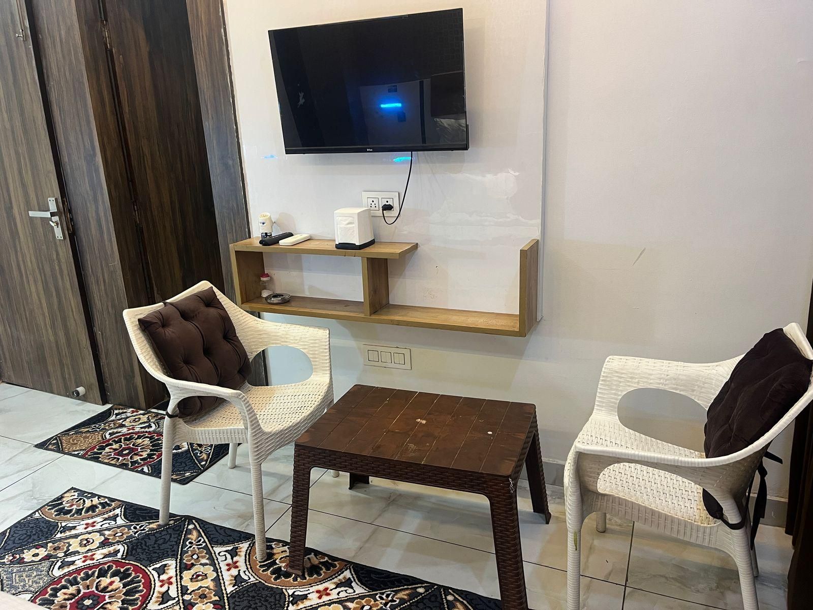 THE DIVINE Super Deluxe 3