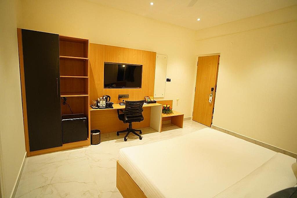 Emerald Urban Comforts Deluxe Room 6