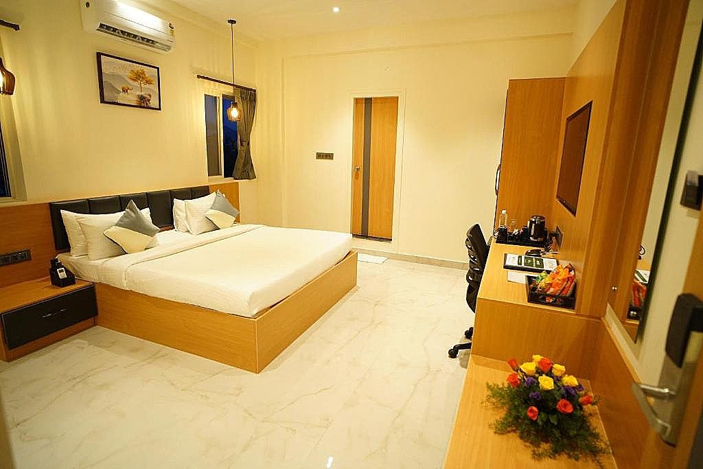 Emerald Urban Comforts Deluxe Room