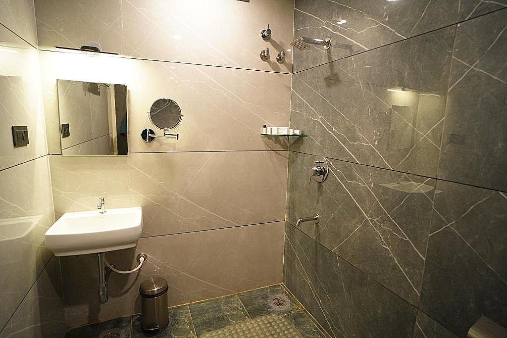 Emerald Urban Comforts Deluxe Room 4