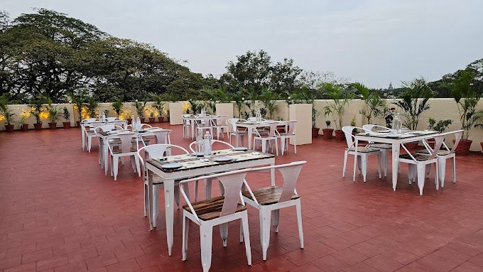 Food & Dining
