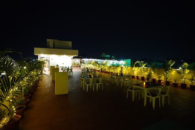 Food & Dining