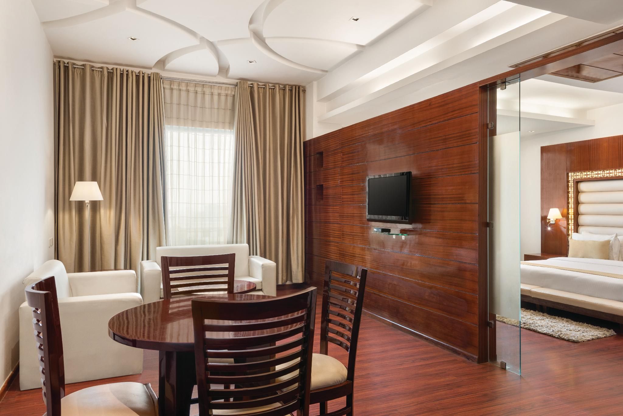 1 King Bed Suite Smoking