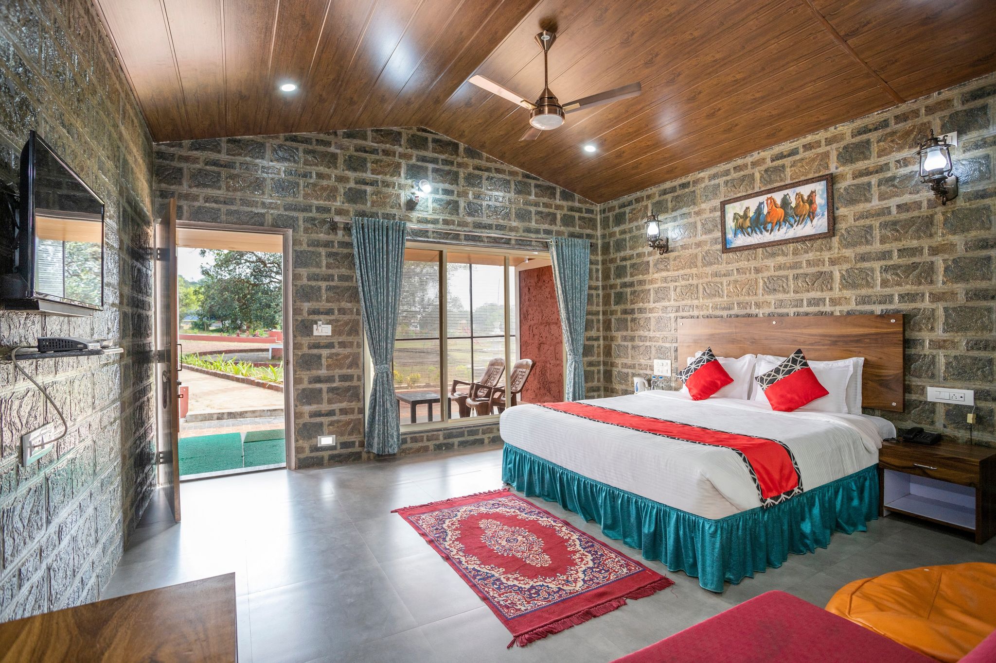 DARK FOREST RETREAT Garden View Cottages 4