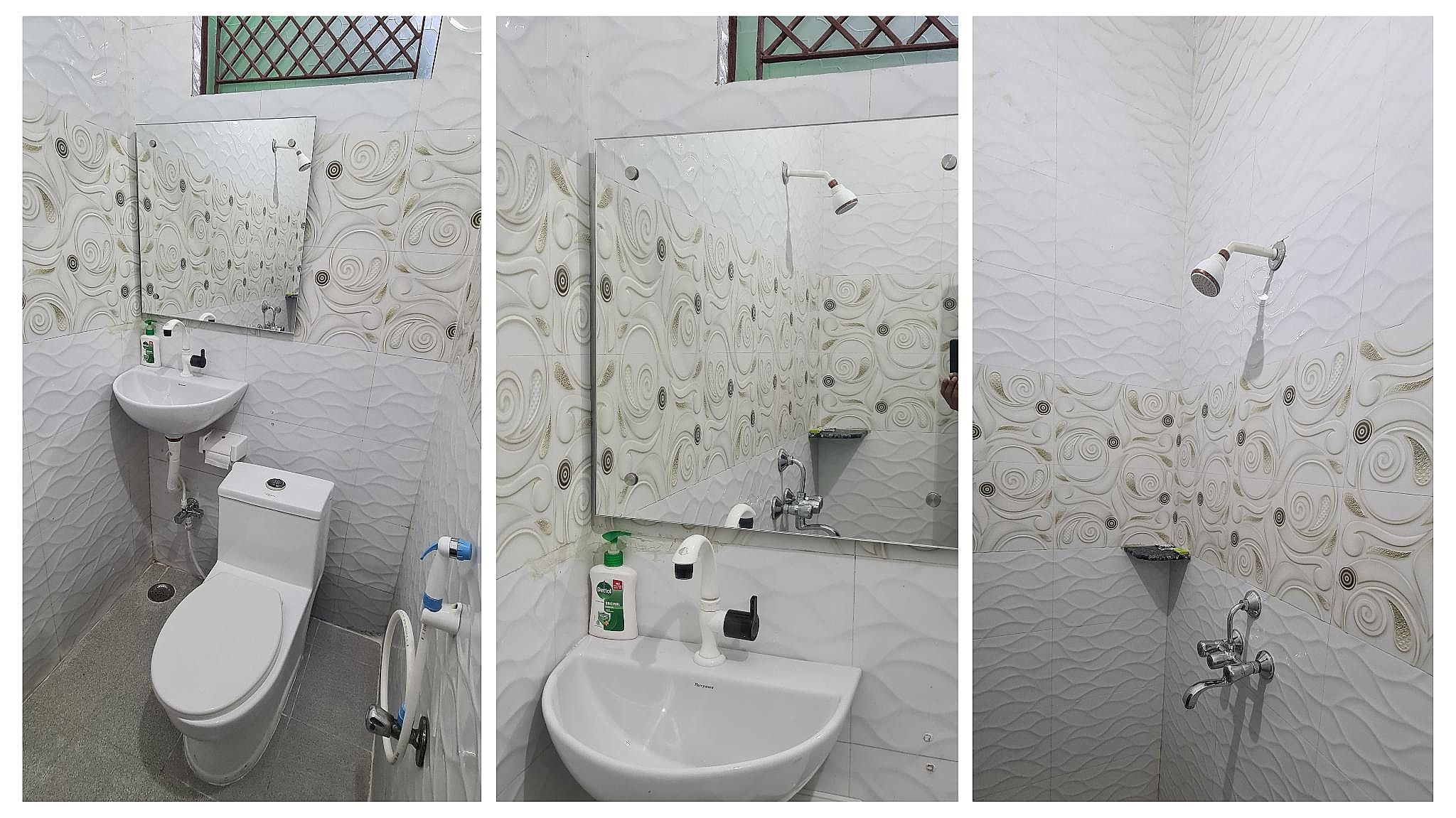 Anukampa Paying Guest House Double Room with Balcony and View