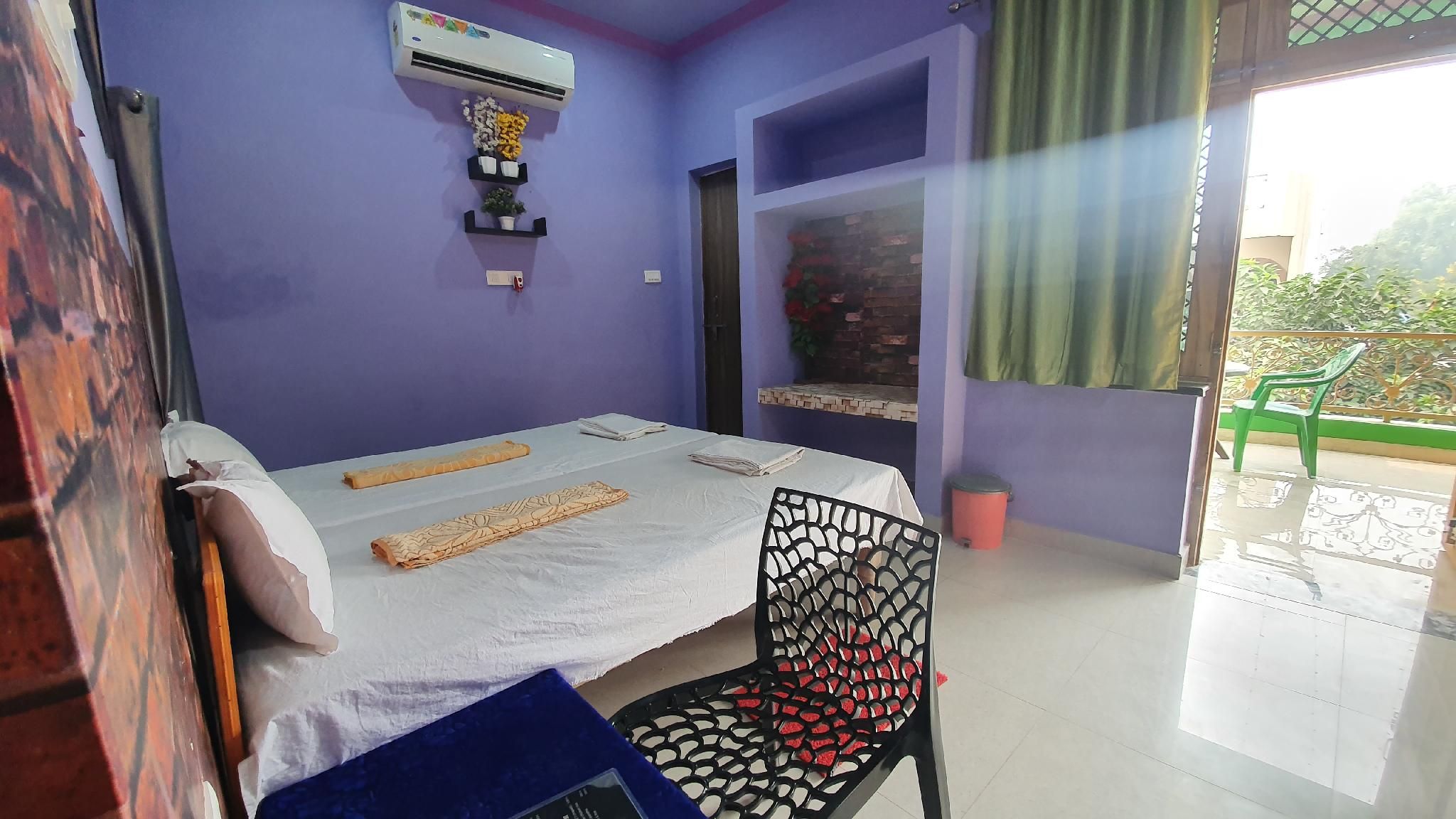 Anukampa Paying Guest House Double Room with Balcony and View 2
