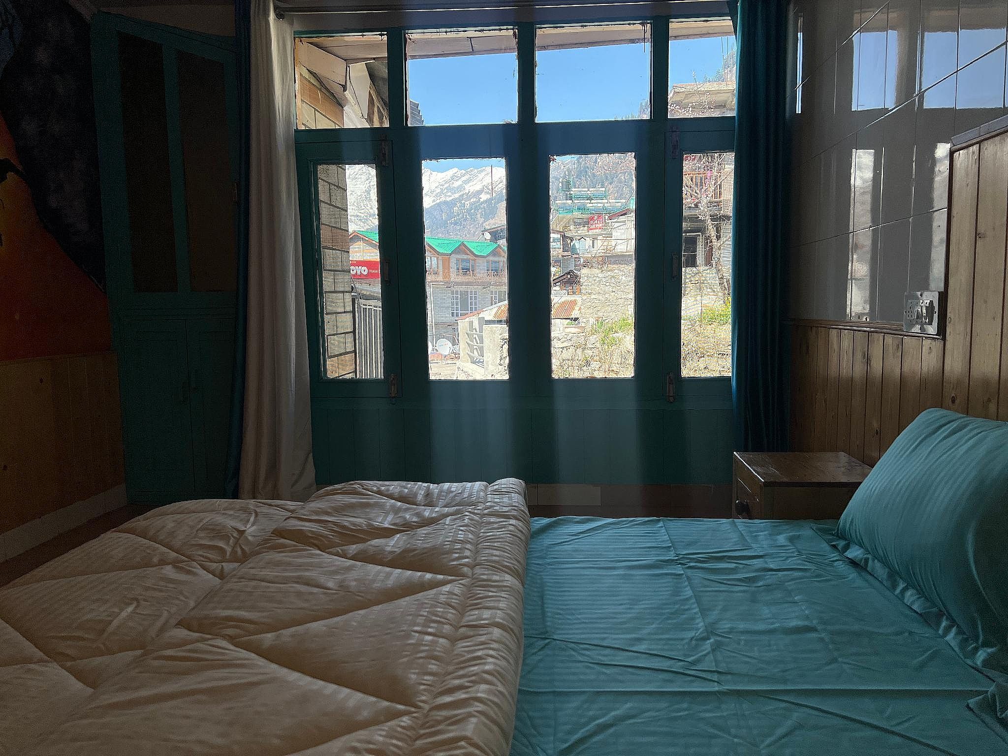 Deluxe Mountain View Room