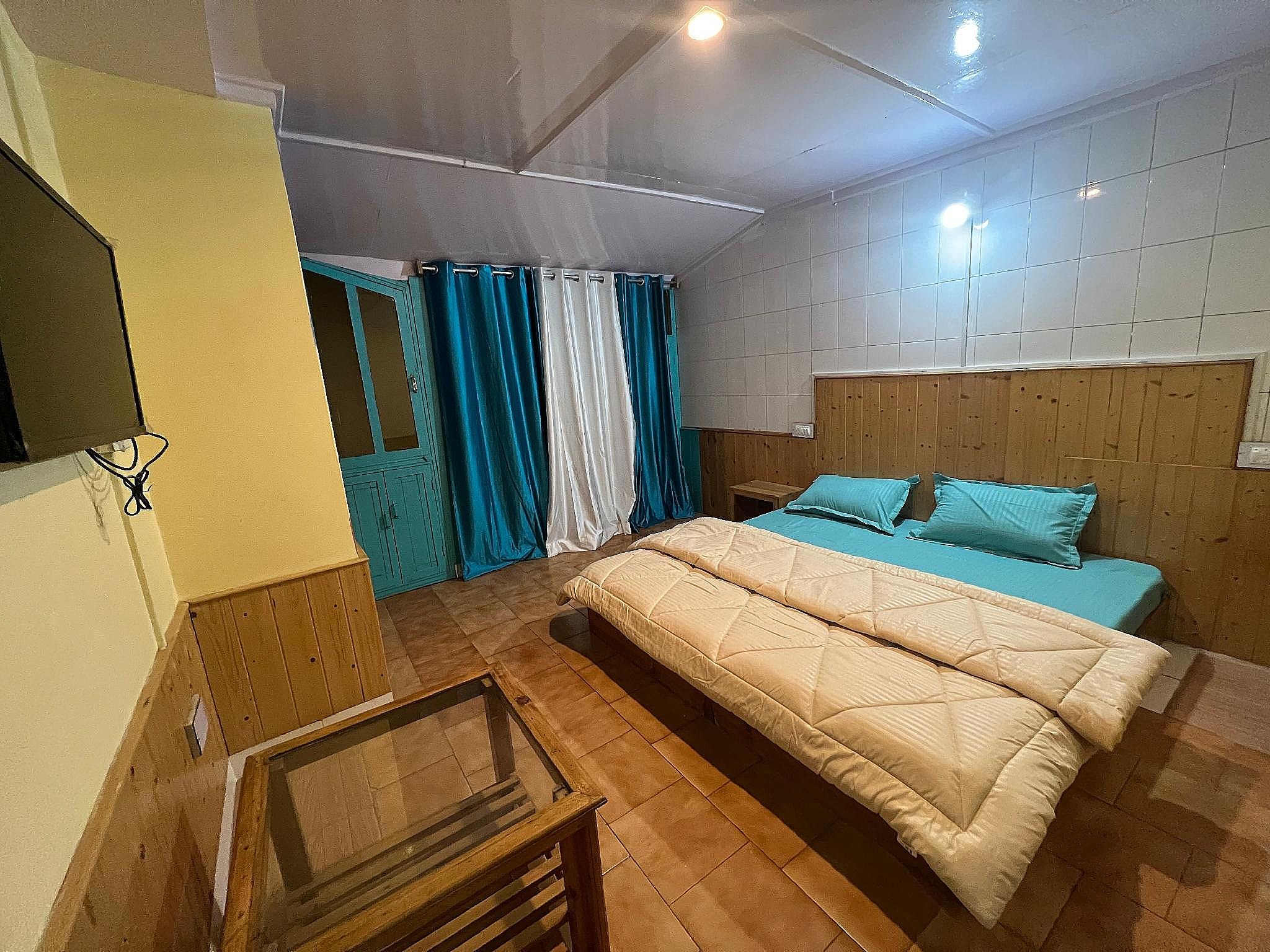 Deluxe Mountain View Room