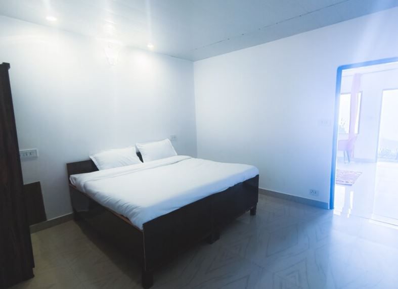 Haut Monde Kings Paradise Resort Semi Deluxe Room 3